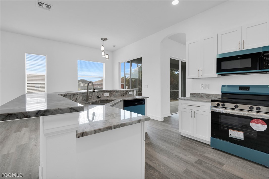3 Bed SingleFamilyResidence for Sale in Lehigh Acres, photo 5