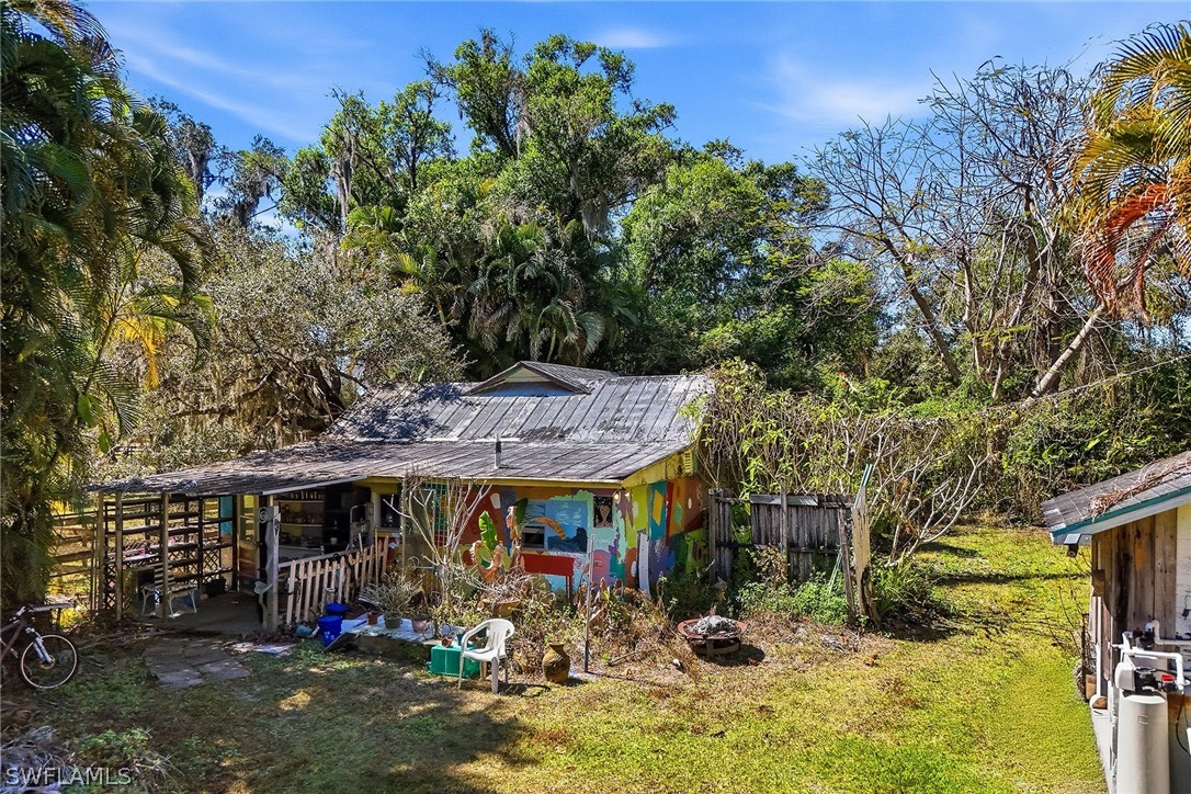 2 Bed SingleFamilyResidence for Sale in Buckingham, FL — photo 5