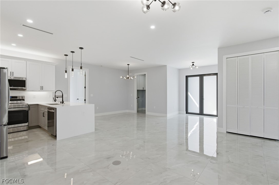 3 Bed SingleFamilyResidence for Sale in Lehigh Acres, photo 5