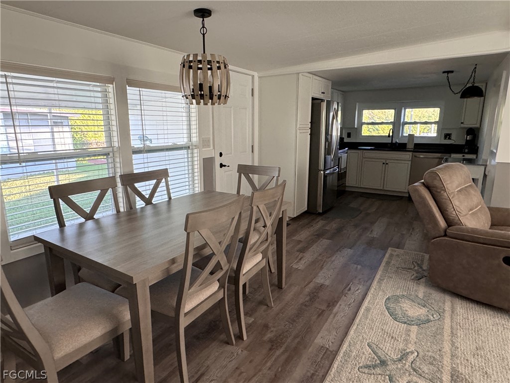 2 Bed Waterfront Home for Sale in Fort Myers, photo 5