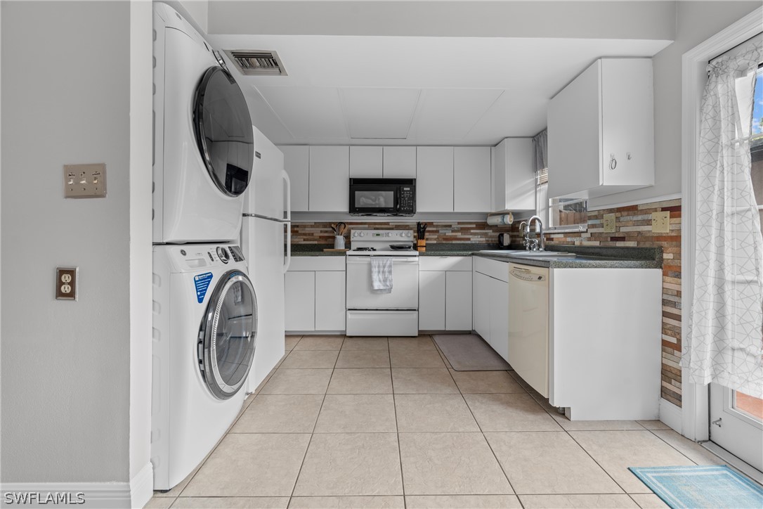2 Bed Condominium for Sale in Naples, FL, $220,000 — photo 5