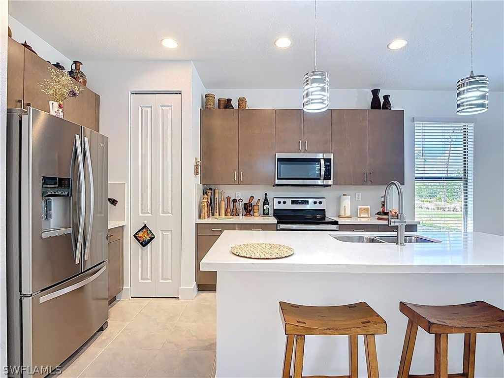 3 Bed SingleFamilyResidence for Sale in Silverwood, FL — photo 5