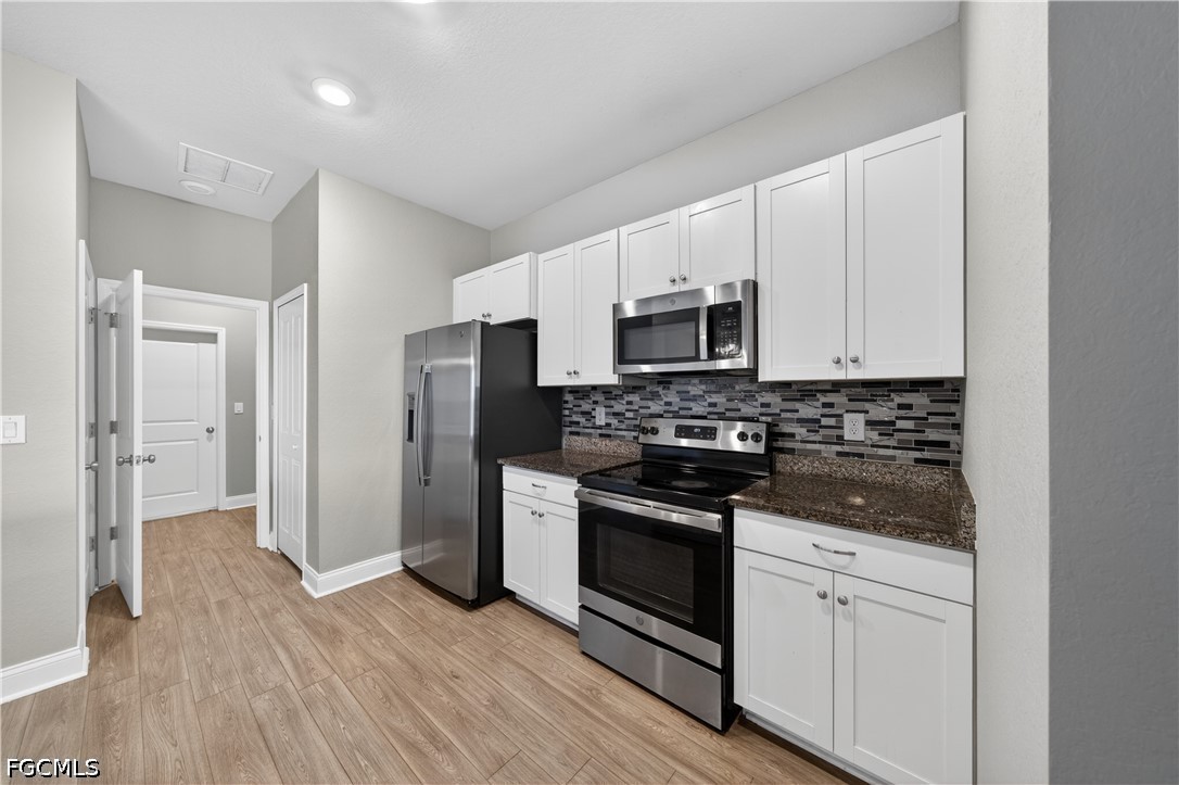 3 Bed SingleFamilyResidence for Sale in Cape Coral, photo 5