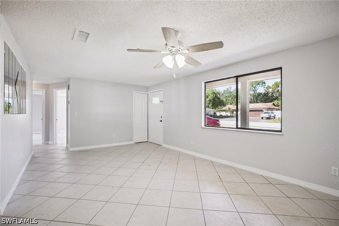 2 Bed SingleFamilyResidence for Sale in San Carlos Park, photo 5