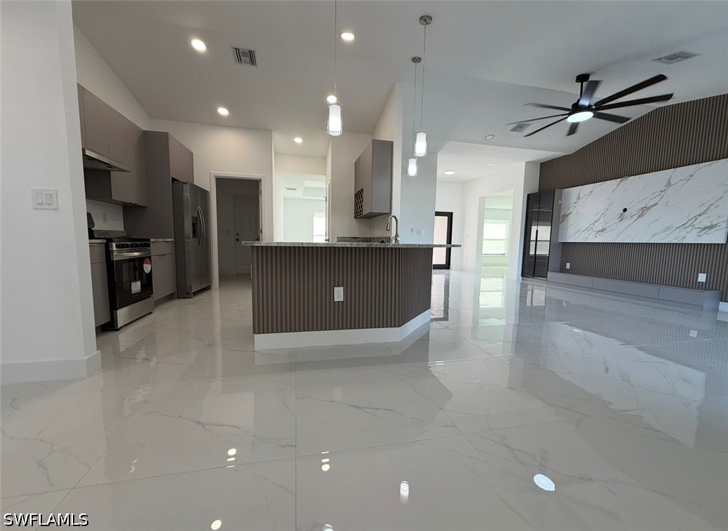 4 Bed SingleFamilyResidence for Sale in Lehigh Acres, photo 5