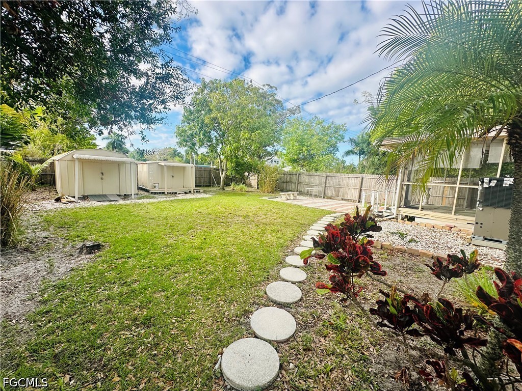 2 Bed SingleFamilyResidence for Sale in Fort Myers, photo 5