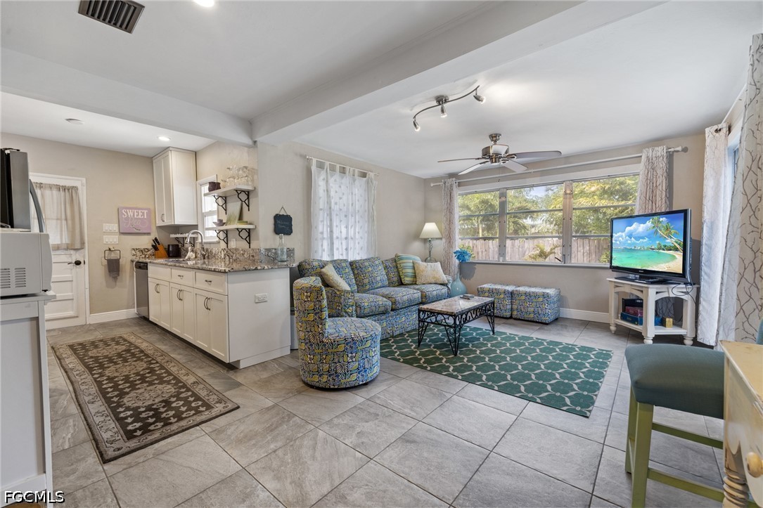 2 Bed SingleFamilyResidence for Sale in Allen Park, photo 5