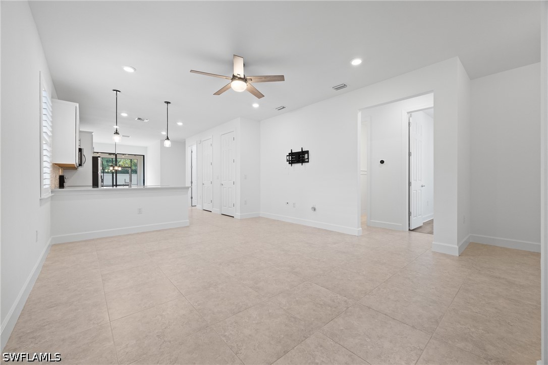 3 Bed SingleFamilyResidence for Sale in Westbrook, photo 5