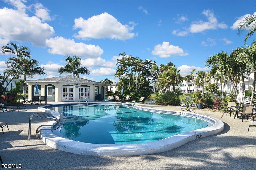 2 Bed Waterfront Home for Sale in Fort Myers, photo 5