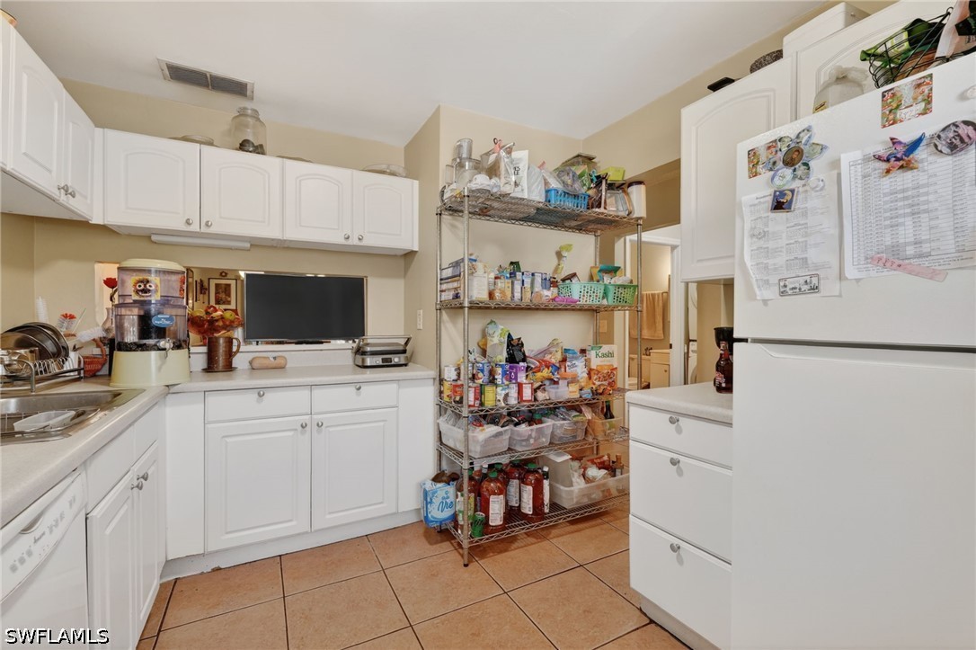 2 Bed Condominium for Sale in Naples, photo 5