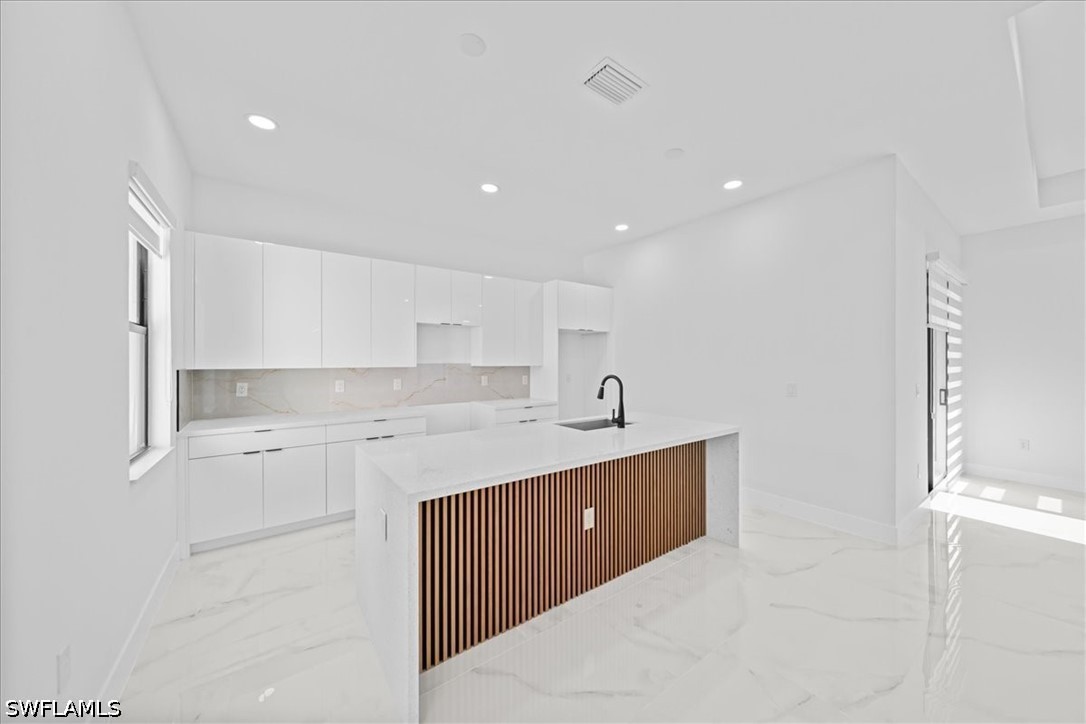 4 Bed SingleFamilyResidence for Sale in Lehigh Acres, photo 5