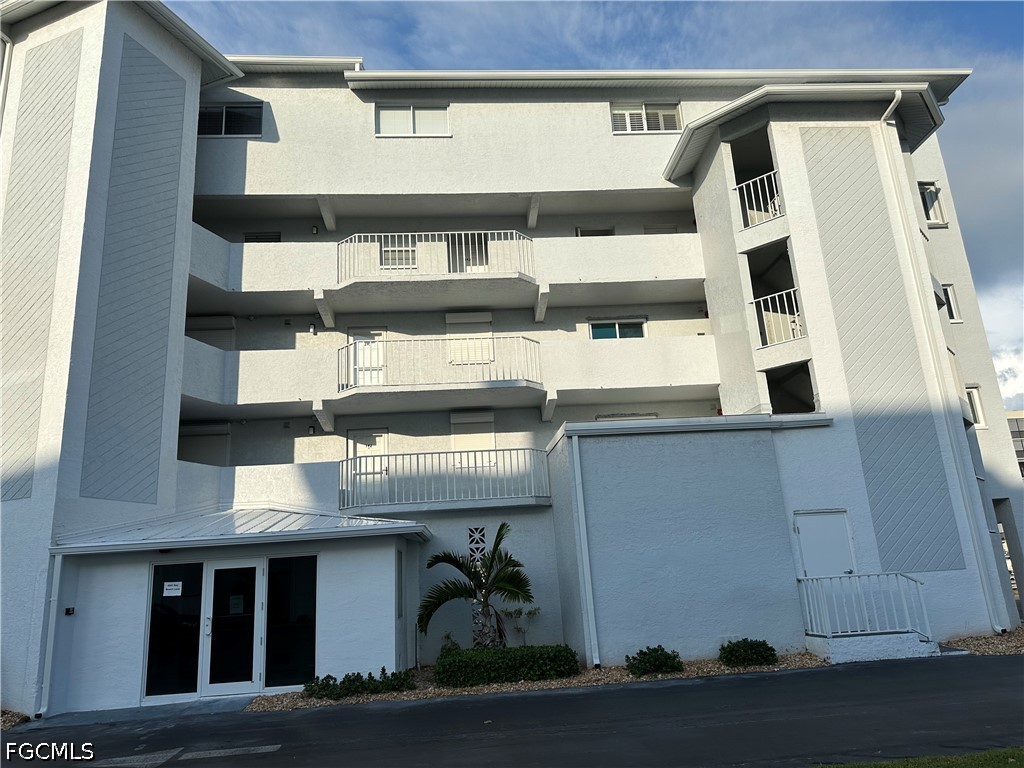 2 Bed Waterfront Home for Sale in Fort Myers Beach, FL — photo 5