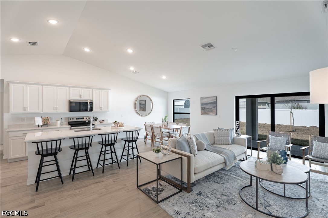 4 Bed SingleFamilyResidence for Sale in Cape Coral, photo 5
