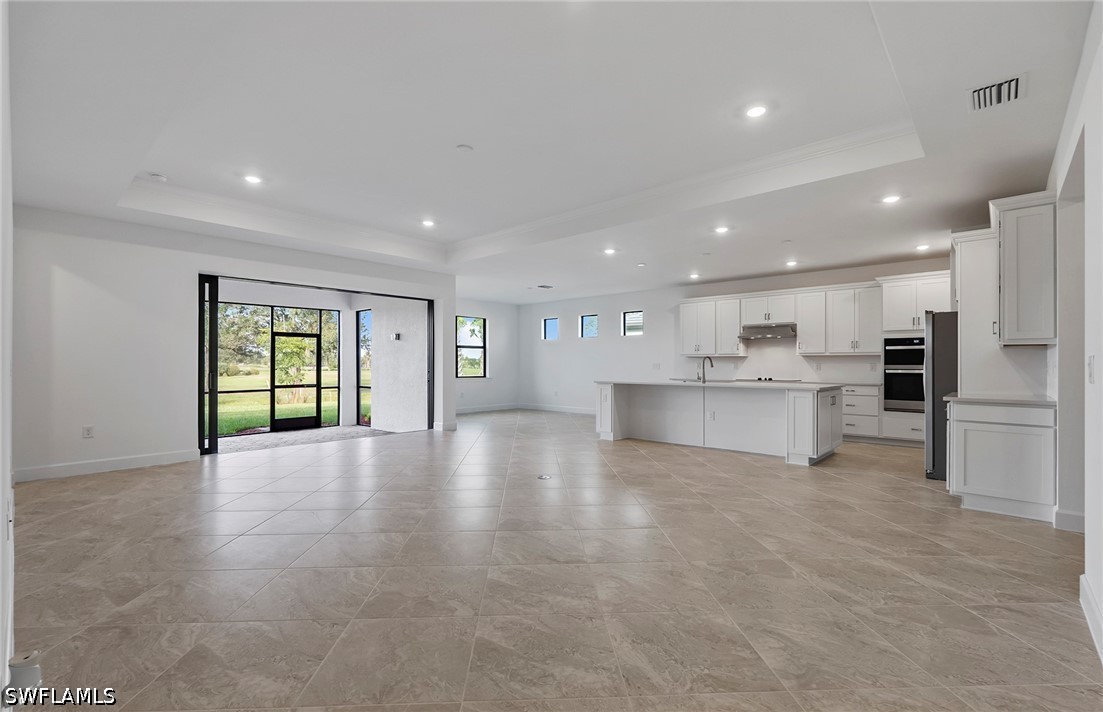 3 Bed Pool Home for Sale in Country Club, photo 5