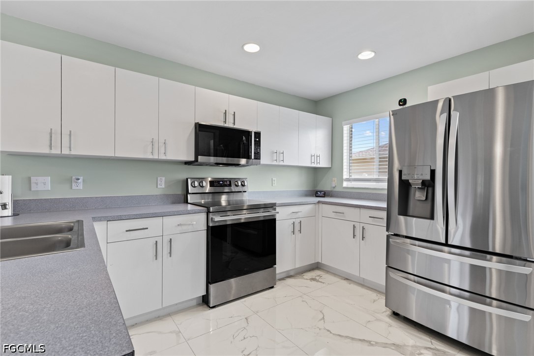3 Bed SingleFamilyResidence for Sale in Cape Coral, FL — photo 5