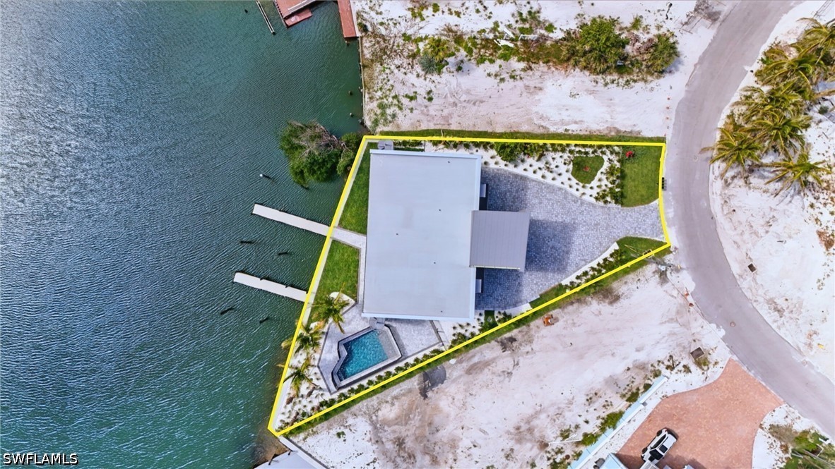 2 Bed Waterfront Home for Sale in Island Shores, photo 5