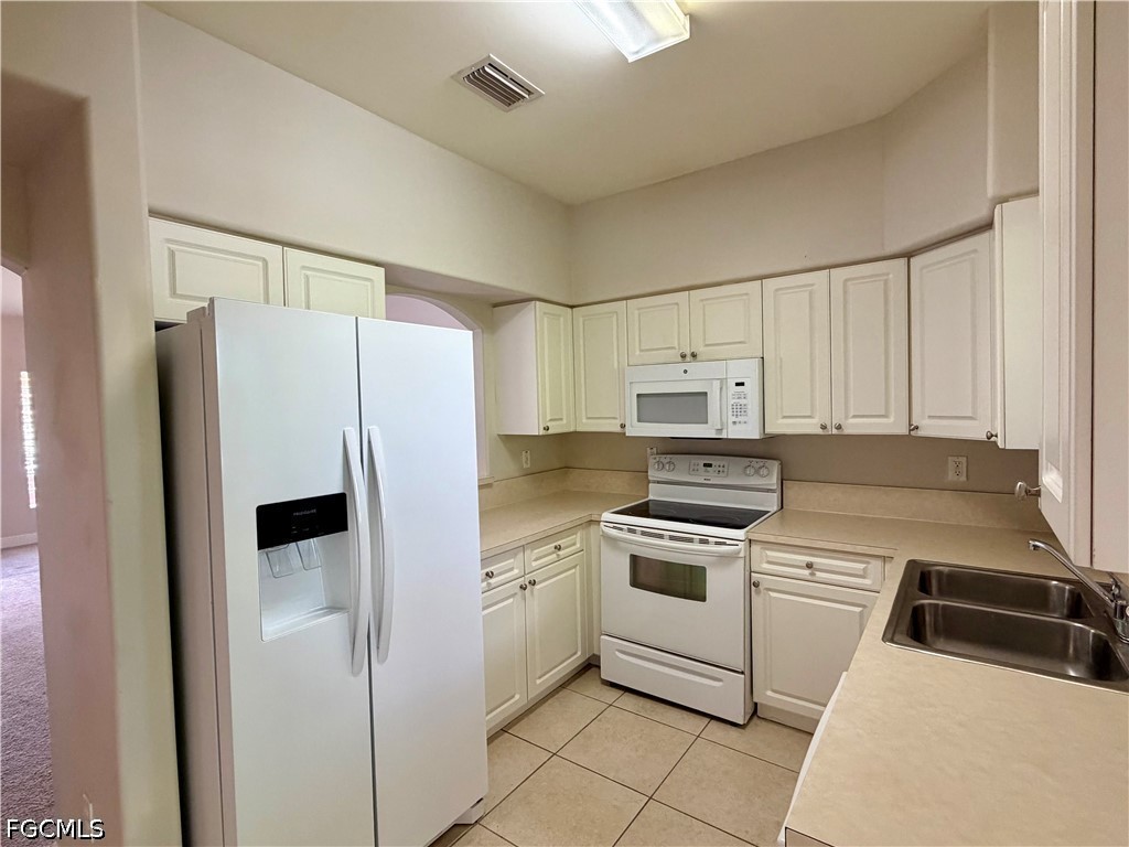2 Bed Condominium for Sale in Fort Myers, photo 5