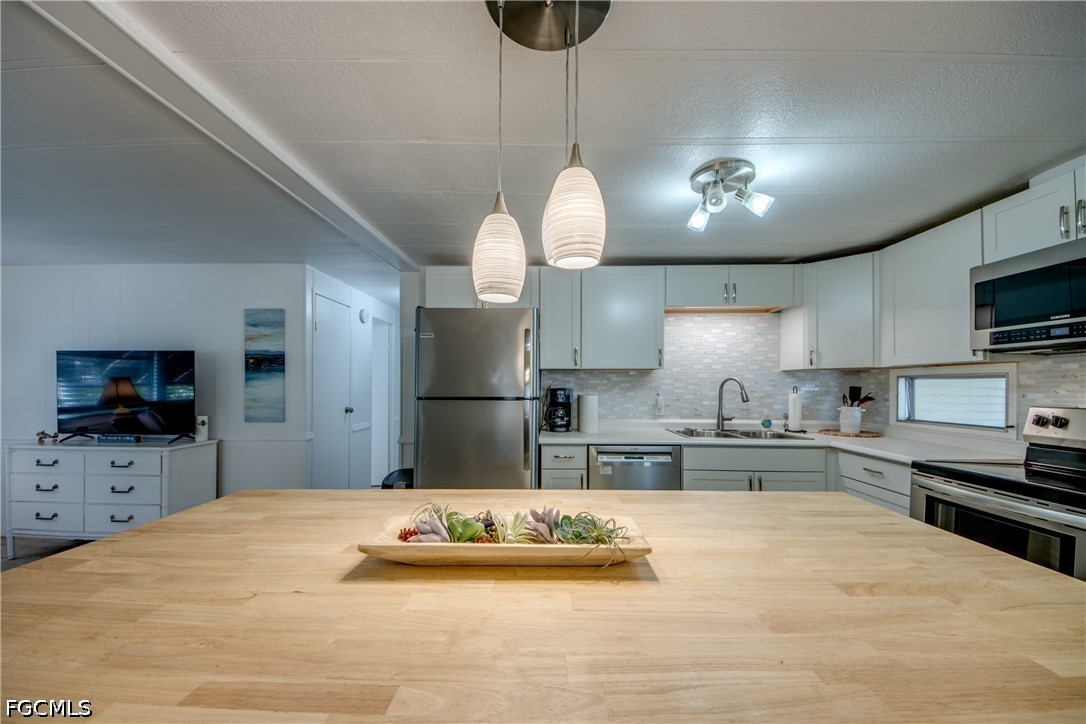 2 Bed ManufacturedHome for Sale in Old Bridge Village, FL — photo 5