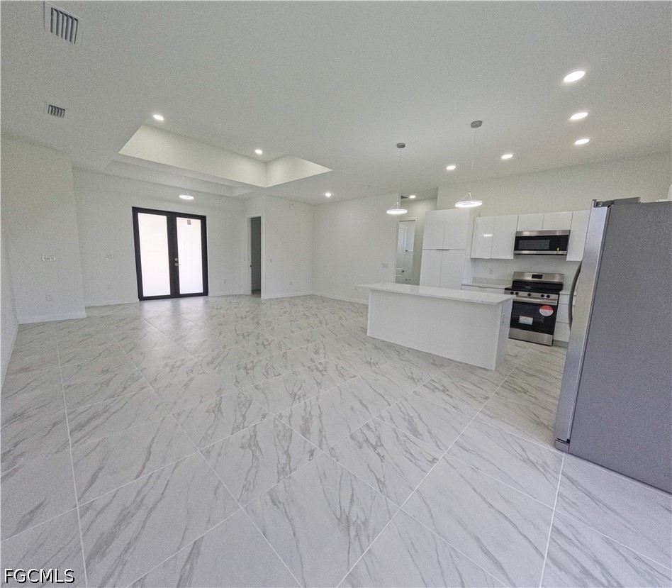 3 Bed SingleFamilyResidence for Sale in Cape Coral, photo 5