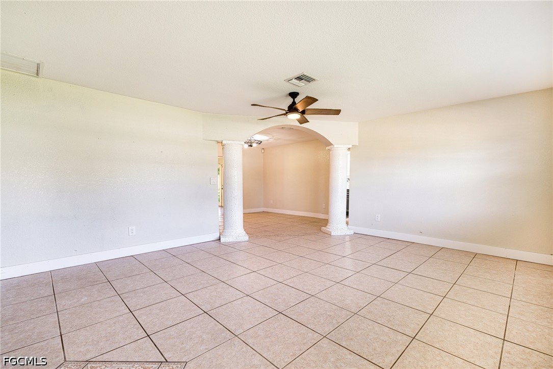 3 Bed SingleFamilyResidence for Sale in Fort Myers, photo 5