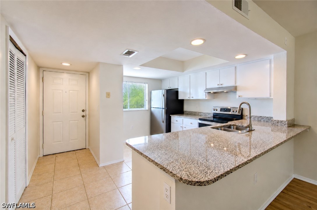 2 Bed Condominium for Sale in Naples Trace, FL, $269,000 — photo 5