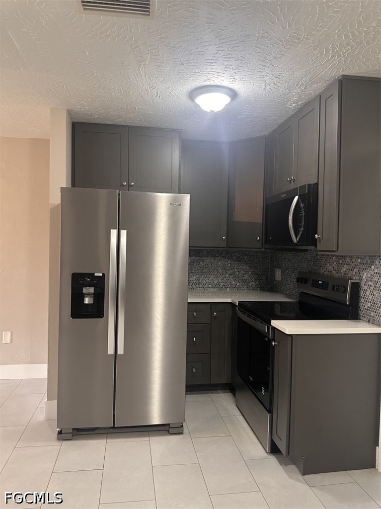 3 Bed SingleFamilyResidence for Sale in Fort Myers, photo 5