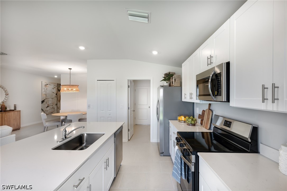 3 Bed SingleFamilyResidence for Sale in Lehigh Acres, photo 5