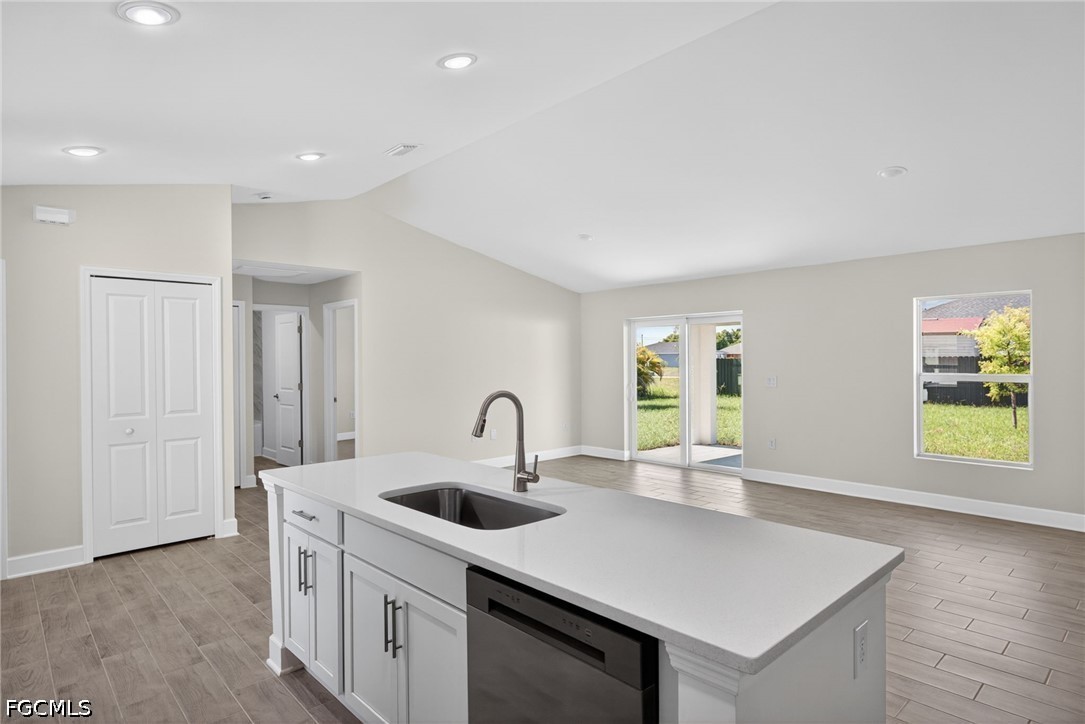 3 Bed SingleFamilyResidence for Sale in Cape Coral, photo 5