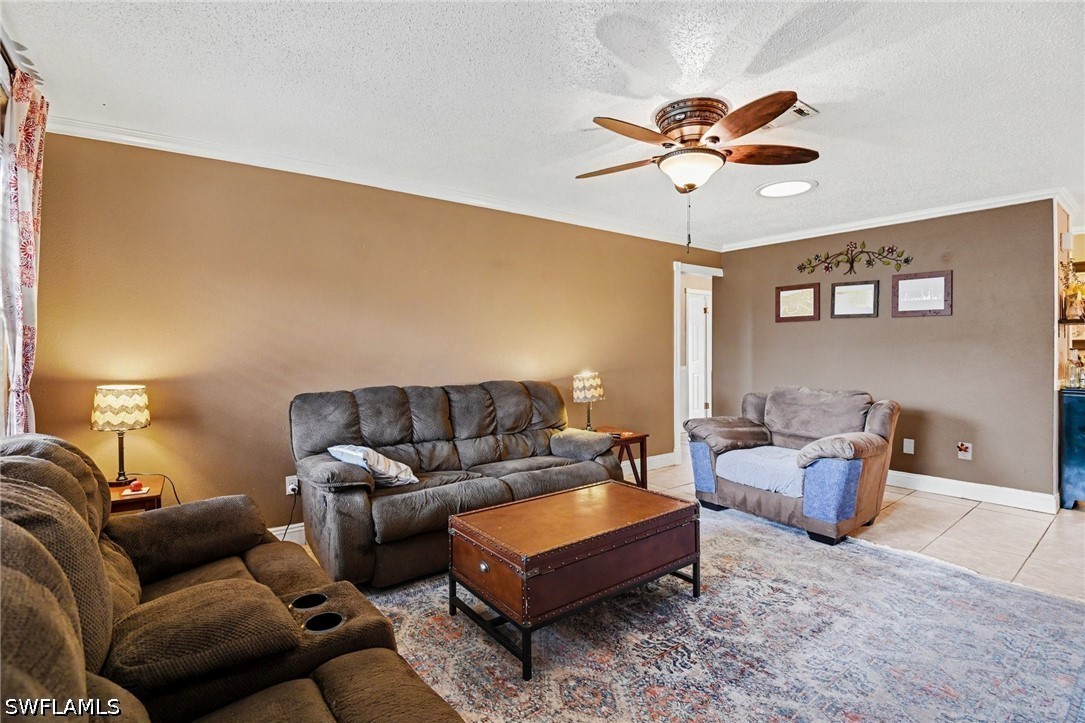 3 Bed SingleFamilyResidence for Sale in Fort Myers, photo 5