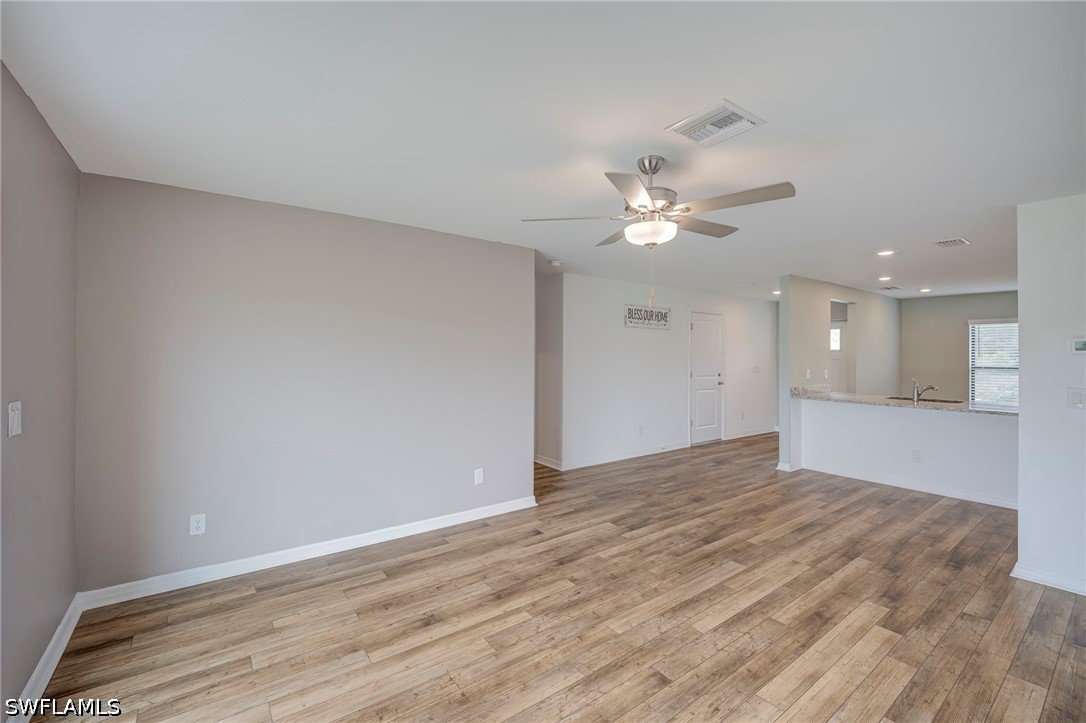 3 Bed SingleFamilyResidence for Sale in Mirror Lakes, photo 5