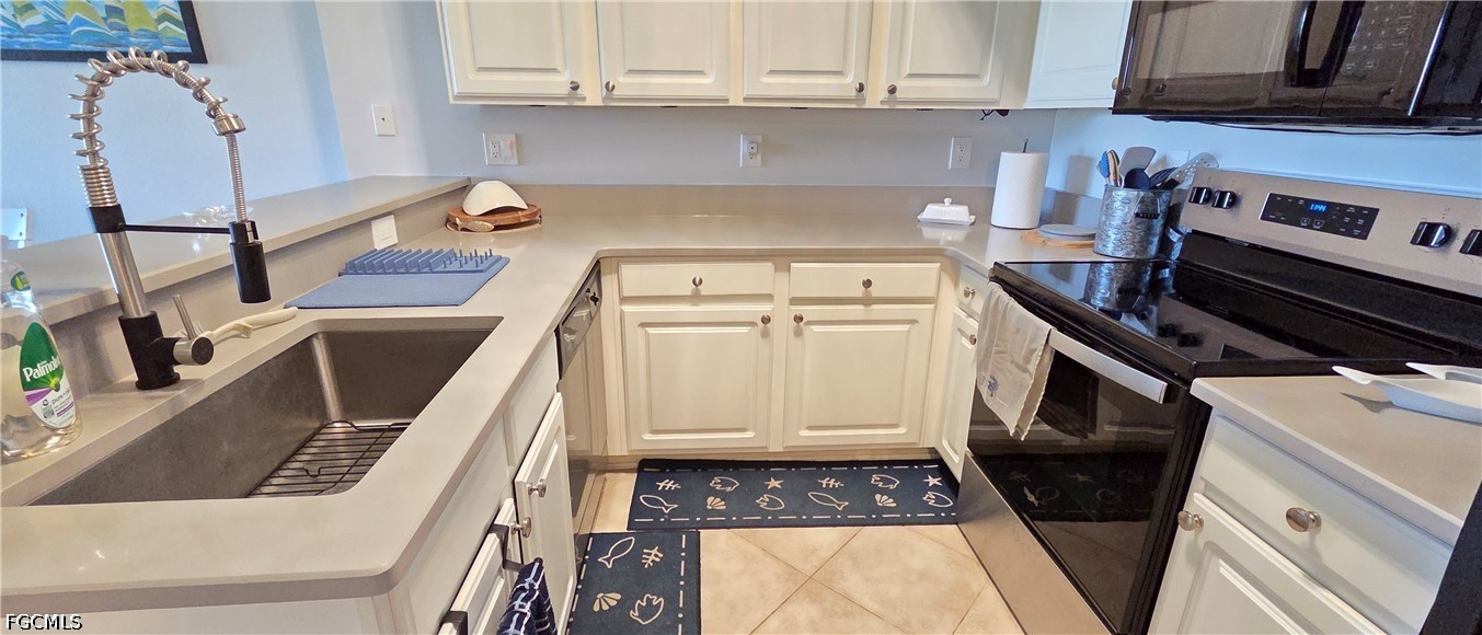 3 Bed Waterfront Home for Sale in Fort Myers, photo 5