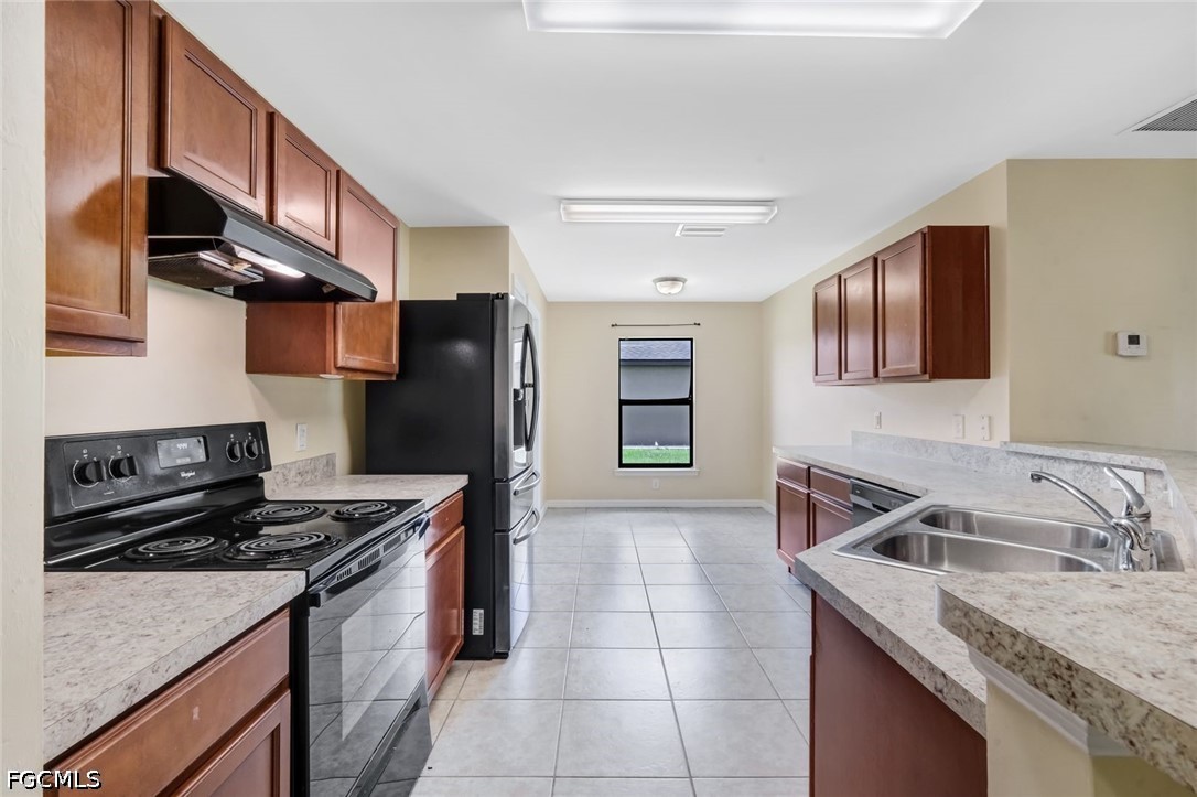 3 Bed SingleFamilyResidence for Sale in Lehigh Acres, photo 5
