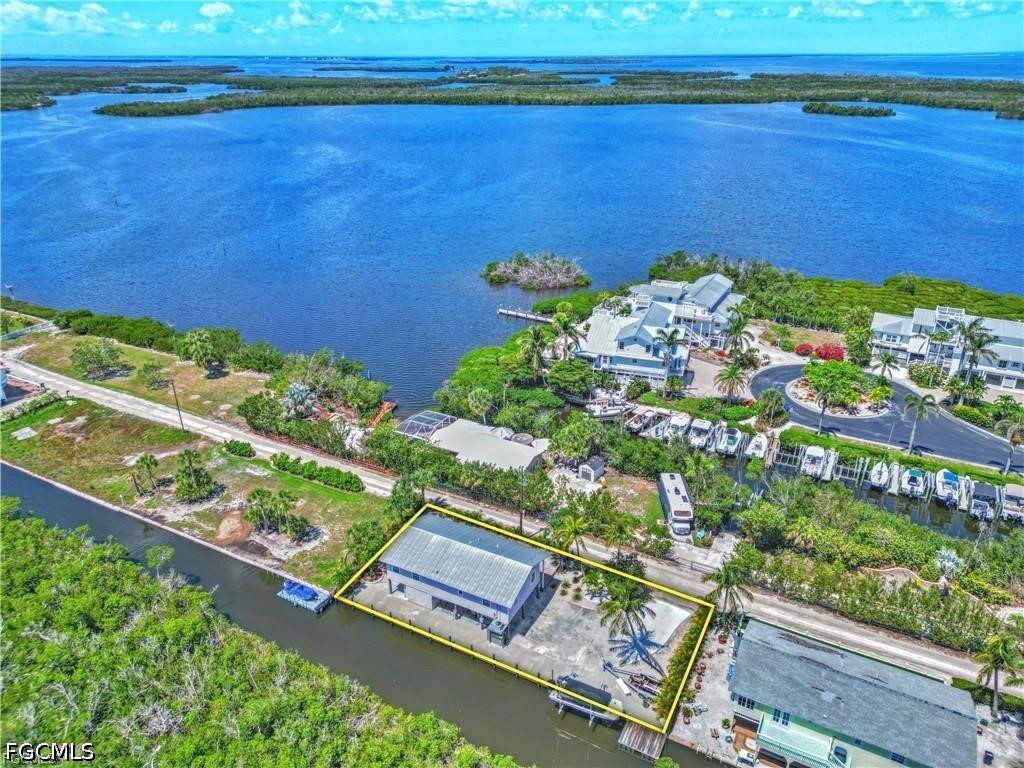 3 Bed Waterfront Home for Sale in Bokeelia, photo 5