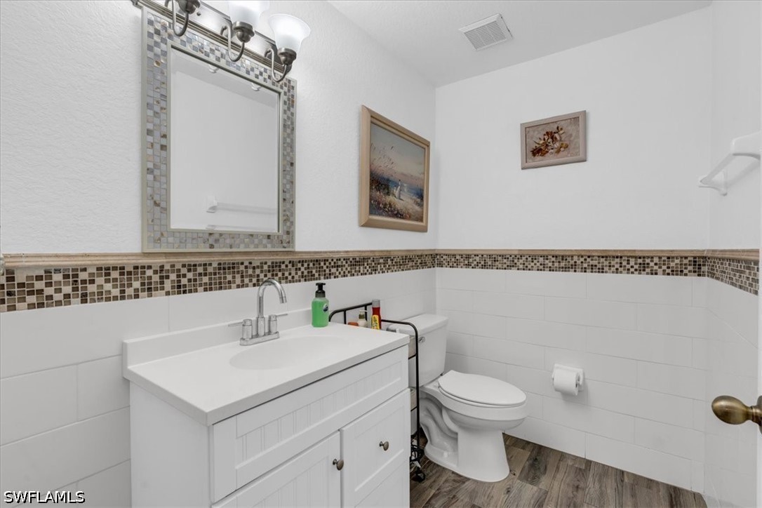 3 Bed SingleFamilyResidence for Sale in Oak Crest Villas, photo 5