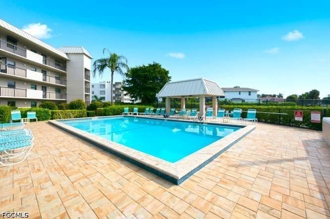 2 Bed Condominium for Sale in Sea View Club, FL, $600,000 — photo 5