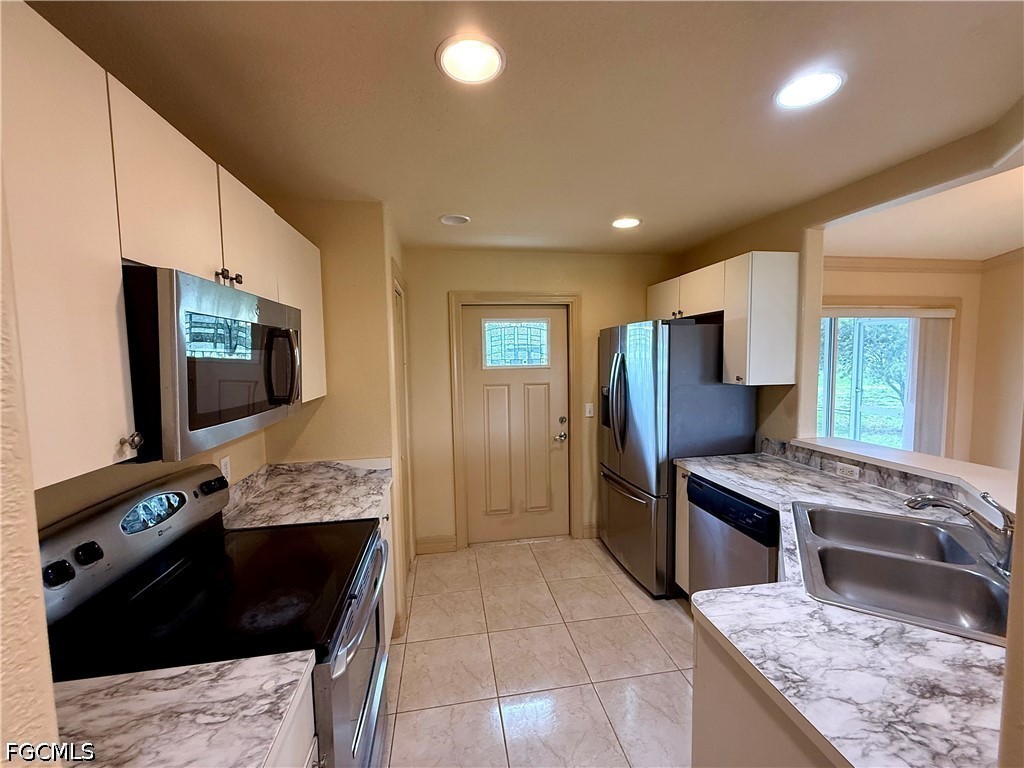 3 Bed SingleFamilyResidence for Sale in Cape Coral, FL — photo 5