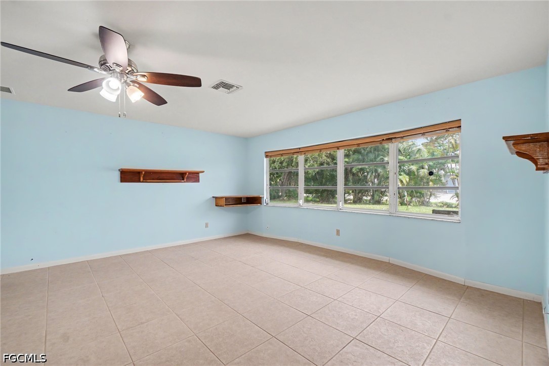 3 Bed SingleFamilyResidence for Sale in Bokeelia, photo 5