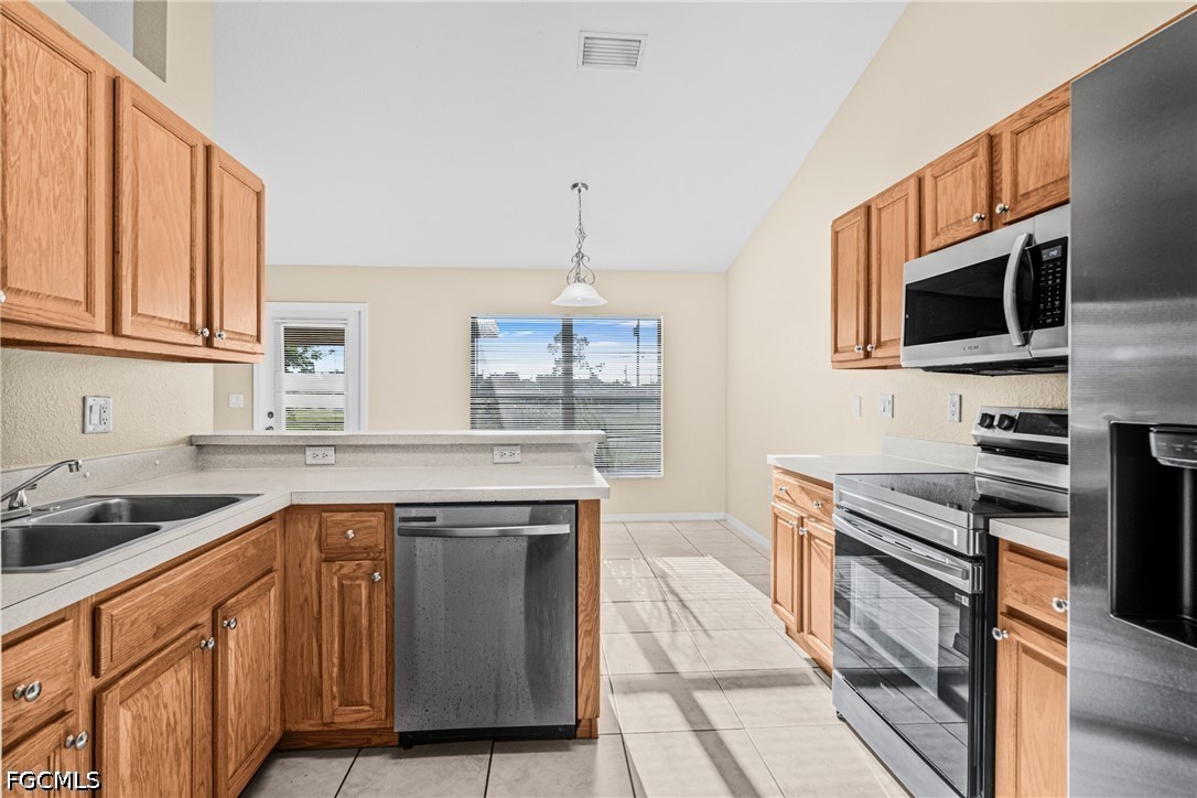 4 Bed SingleFamilyResidence for Sale in Cape Coral, photo 5