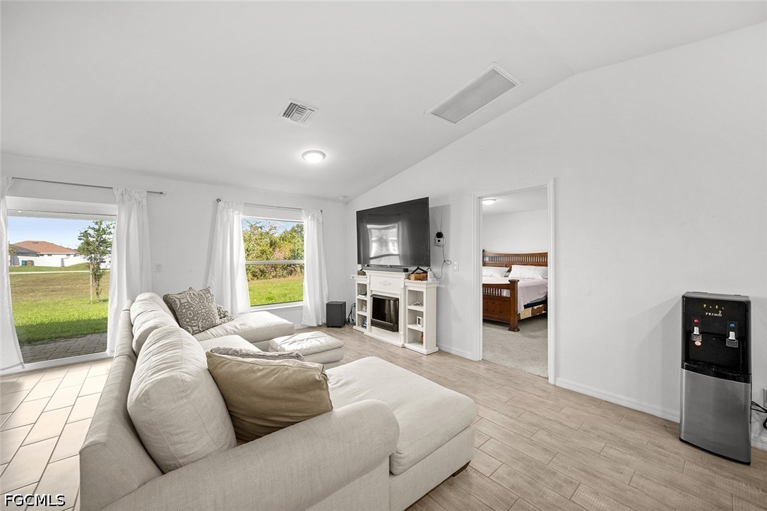 3 Bed SingleFamilyResidence for Sale in Cape Coral, photo 5