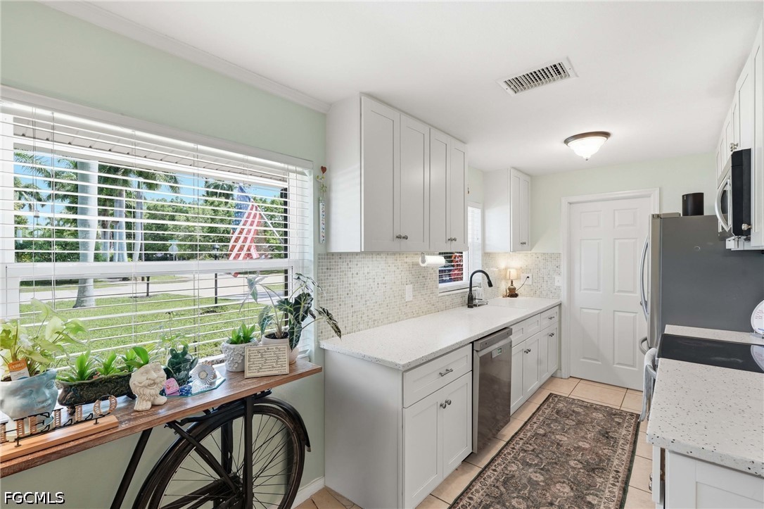 3 Bed Pool Home for Sale in Palmlee Park, photo 5