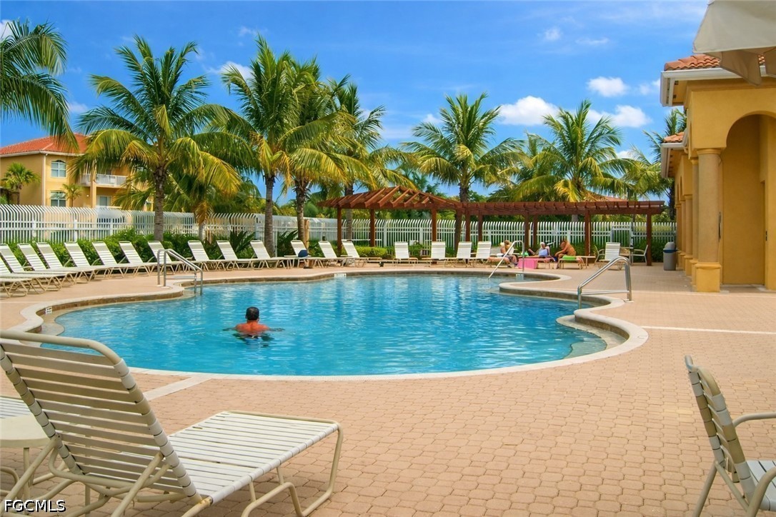 2 Bed Condominium for Sale in Fort Myers, FL — photo 5