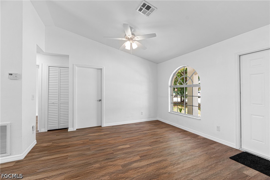 3 Bed SingleFamilyResidence for Sale in Fort Myers, FL — photo 5
