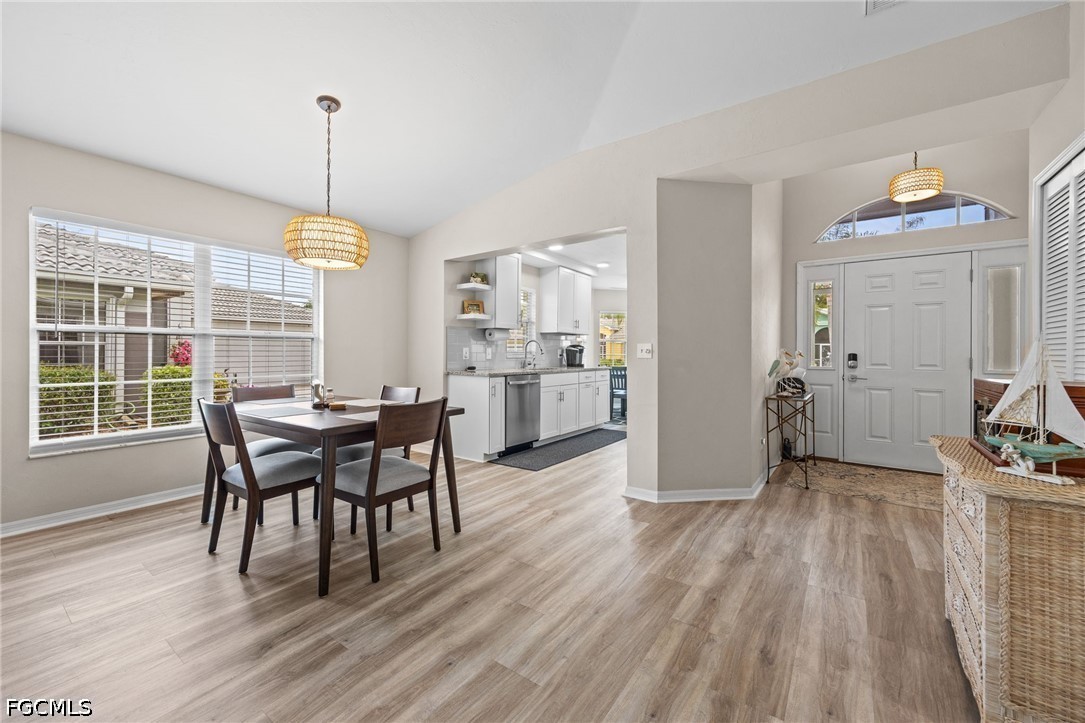 2 Bed SingleFamilyResidence for Sale in North Fort Myers, FL — photo 5