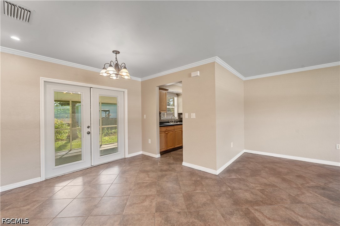 2 Bed SingleFamilyResidence for Sale in North Fort Myers, photo 5