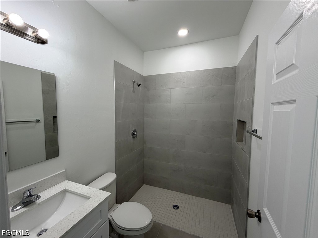 2 Bed SingleFamilyResidence for Sale in Lehigh Acres, FL — photo 5