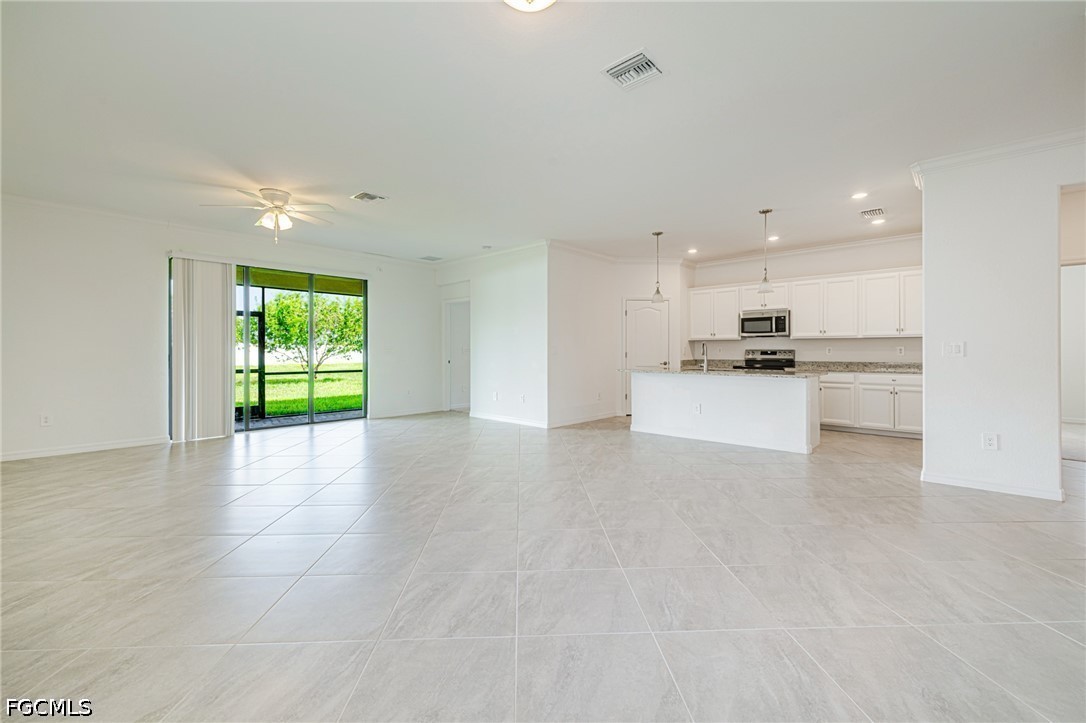 3 Bed SingleFamilyResidence for Sale in Portico, FL — photo 5