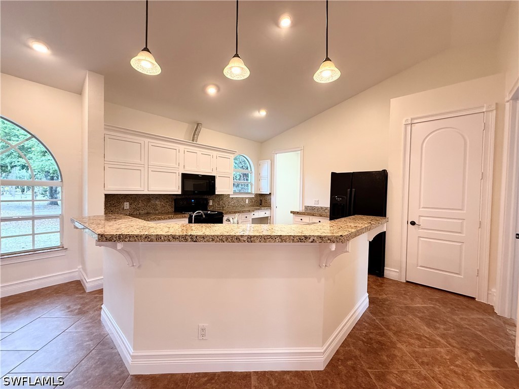 2 Bed SingleFamilyResidence for Sale in Naples, FL, $2,800 — photo 5