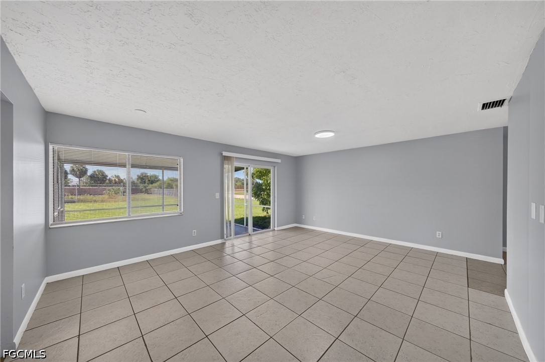 2 Bed Waterfront Home for Sale in Cape Coral, photo 5