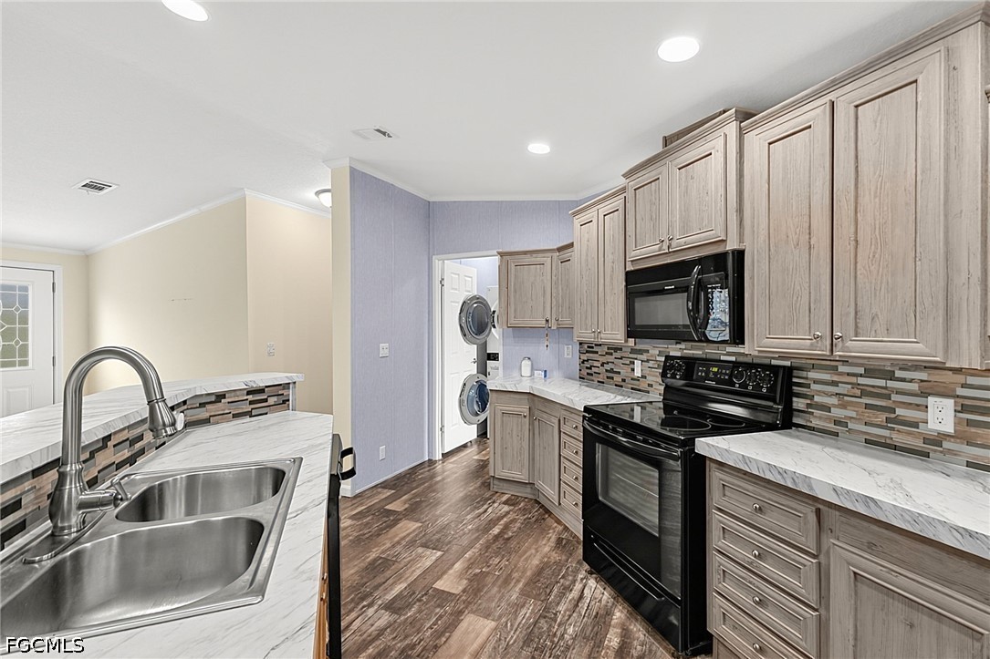 3 Bed ManufacturedHome for Sale in Springwood, FL, $160,000 — photo 5
