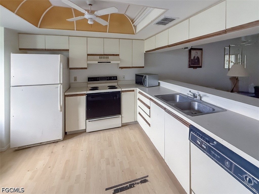 2 Bed Condominium for Sale in Fort Myers, FL, $110,000 — photo 5
